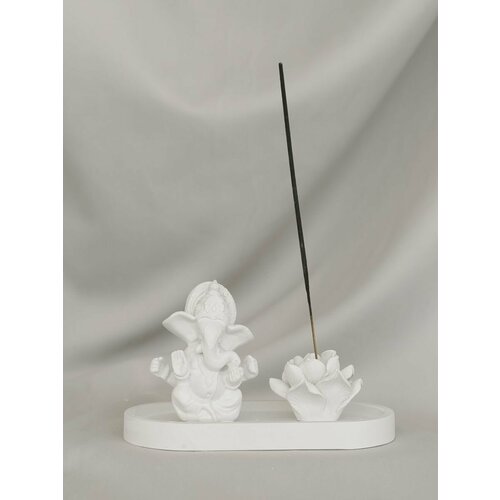 Мудрый Ганеша и цветок для благовоний на подносе 1251₽