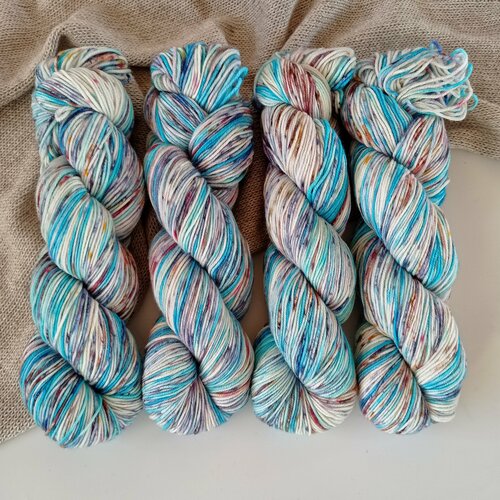 Меринос ручного крашения Wonder Yarn 