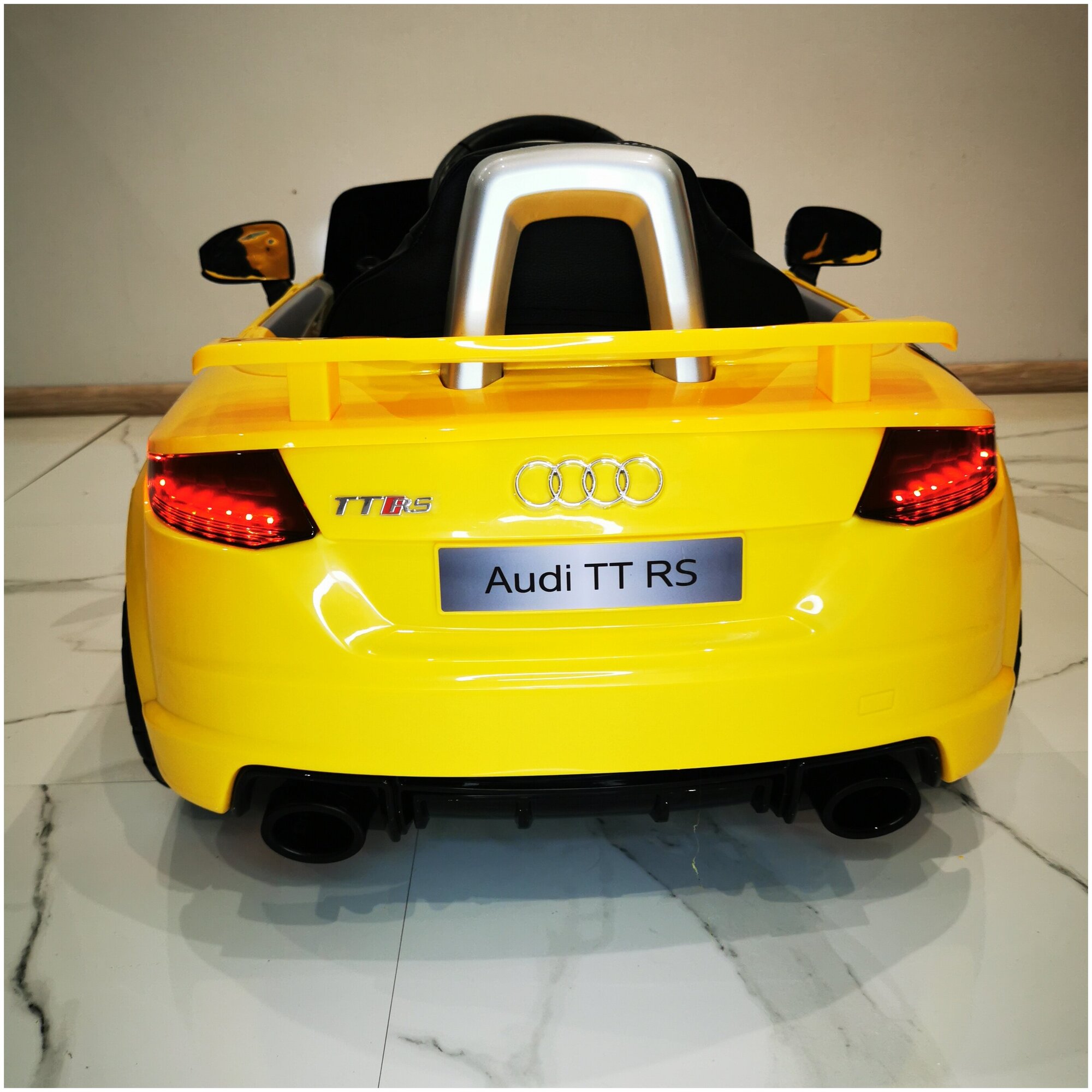 Audi TT RS электромобиль je1198