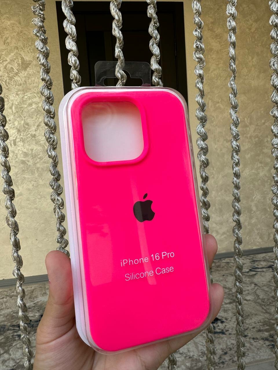 Чехол "Ярко-розовый", для iPhone 16 Pro, силикон, противоударный