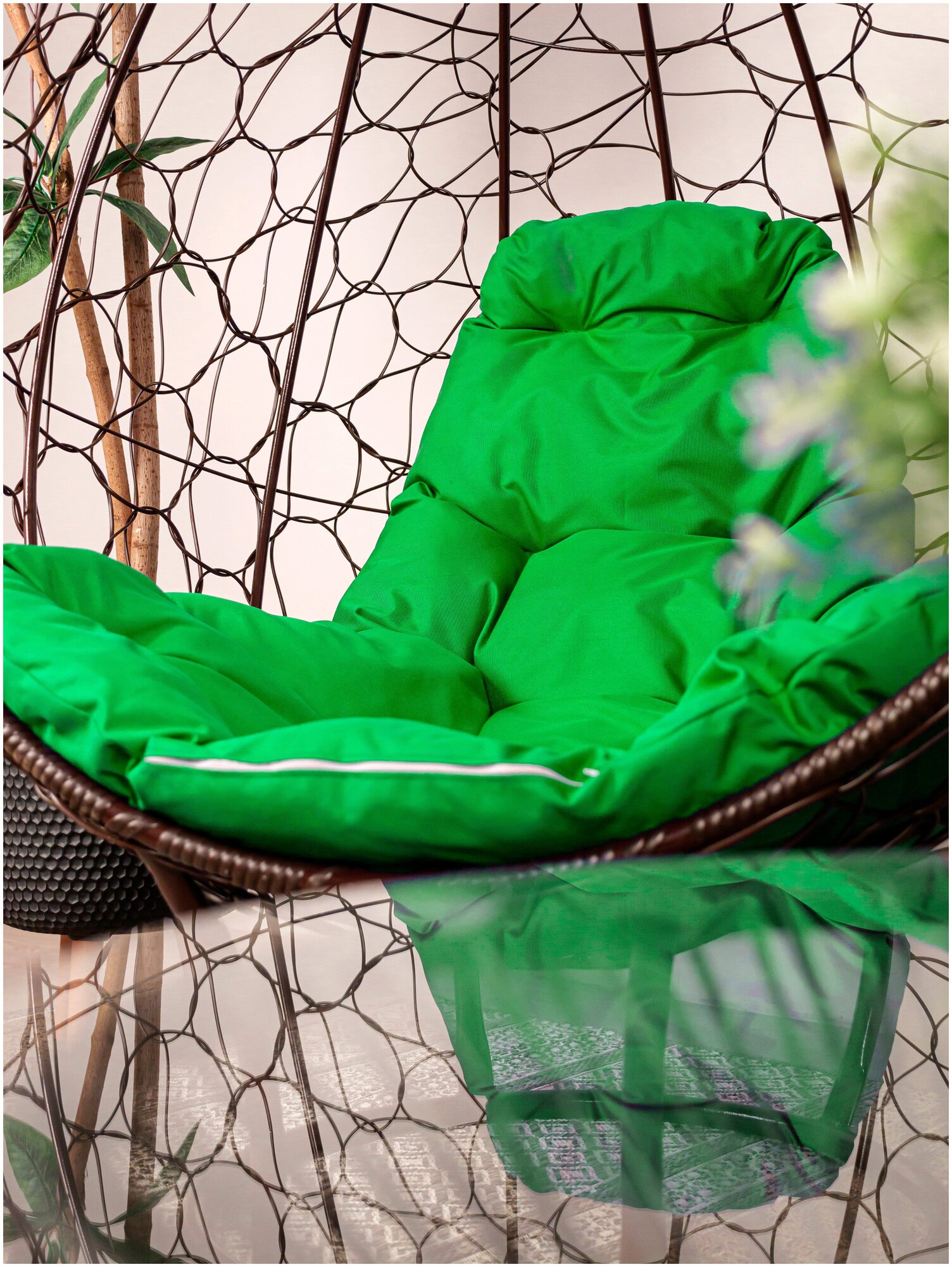 Кресло M-Group круг на подставке ротанг коричневый, зелёная подушка - фотография № 2