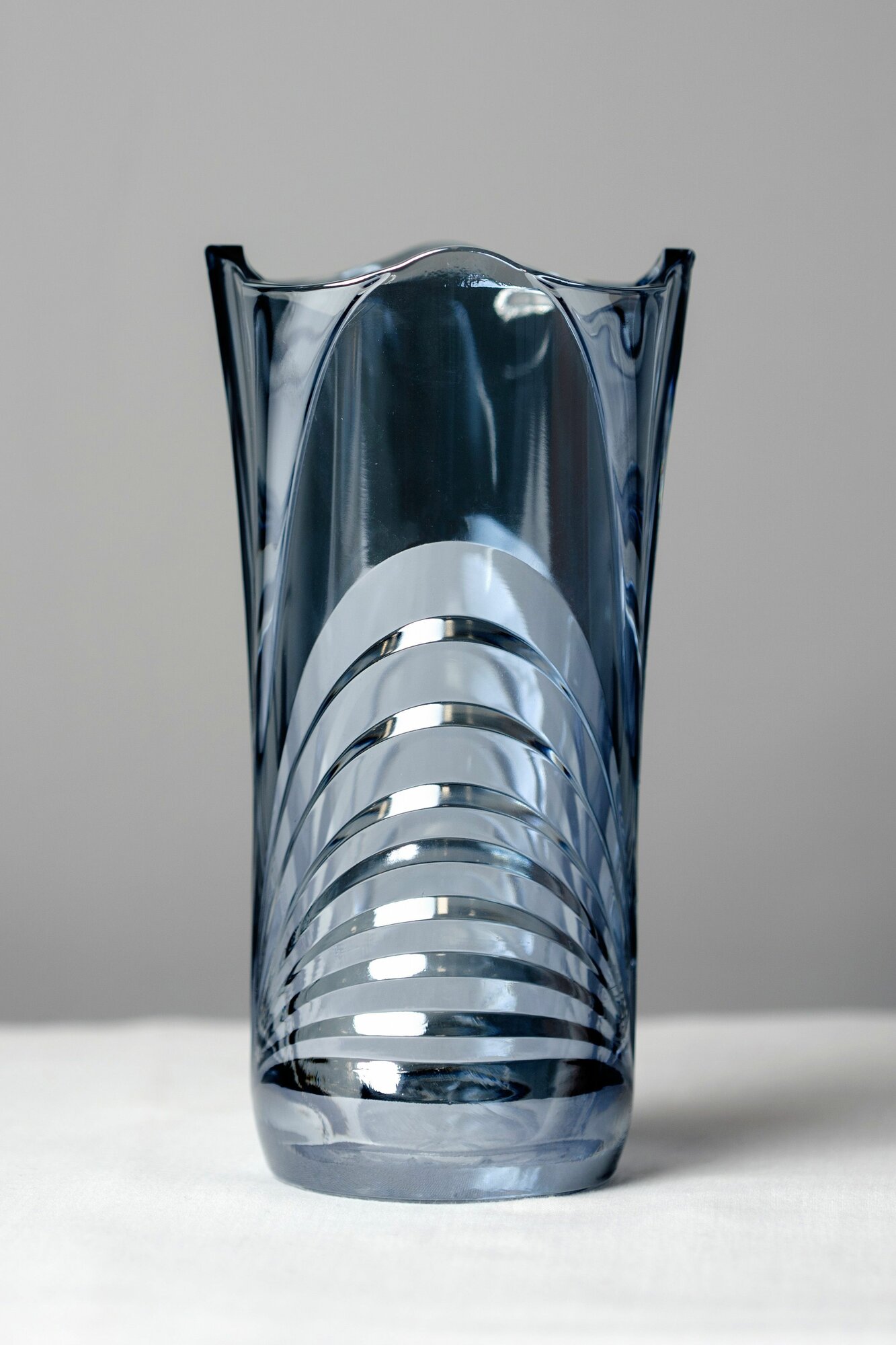 Стеклянная Ваза Хамелеон: Чёрное море 650 мл для цветов