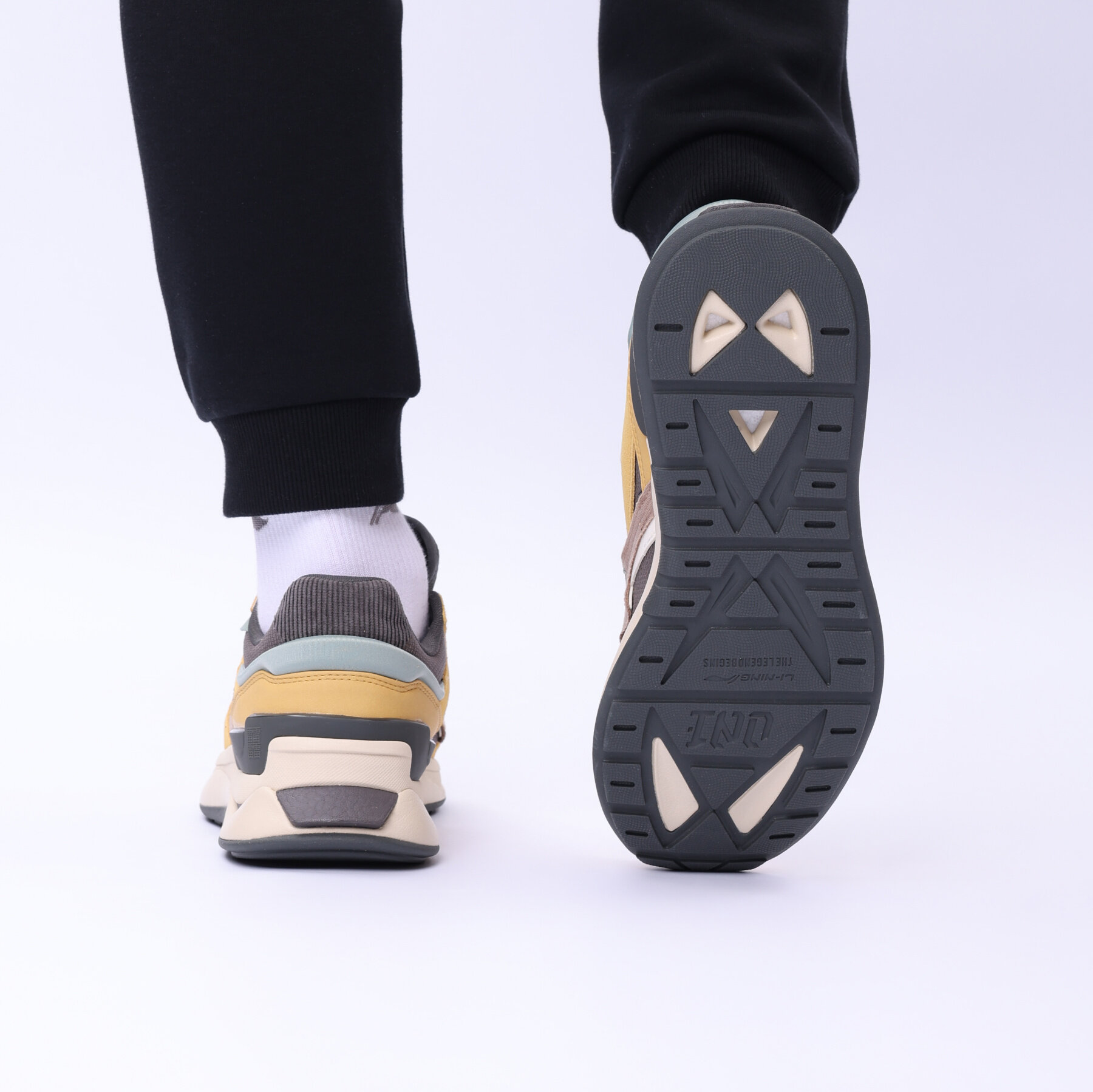 Кроссовки LI-NING 001 Moment V2, размер 9.5, желтый — фото 1