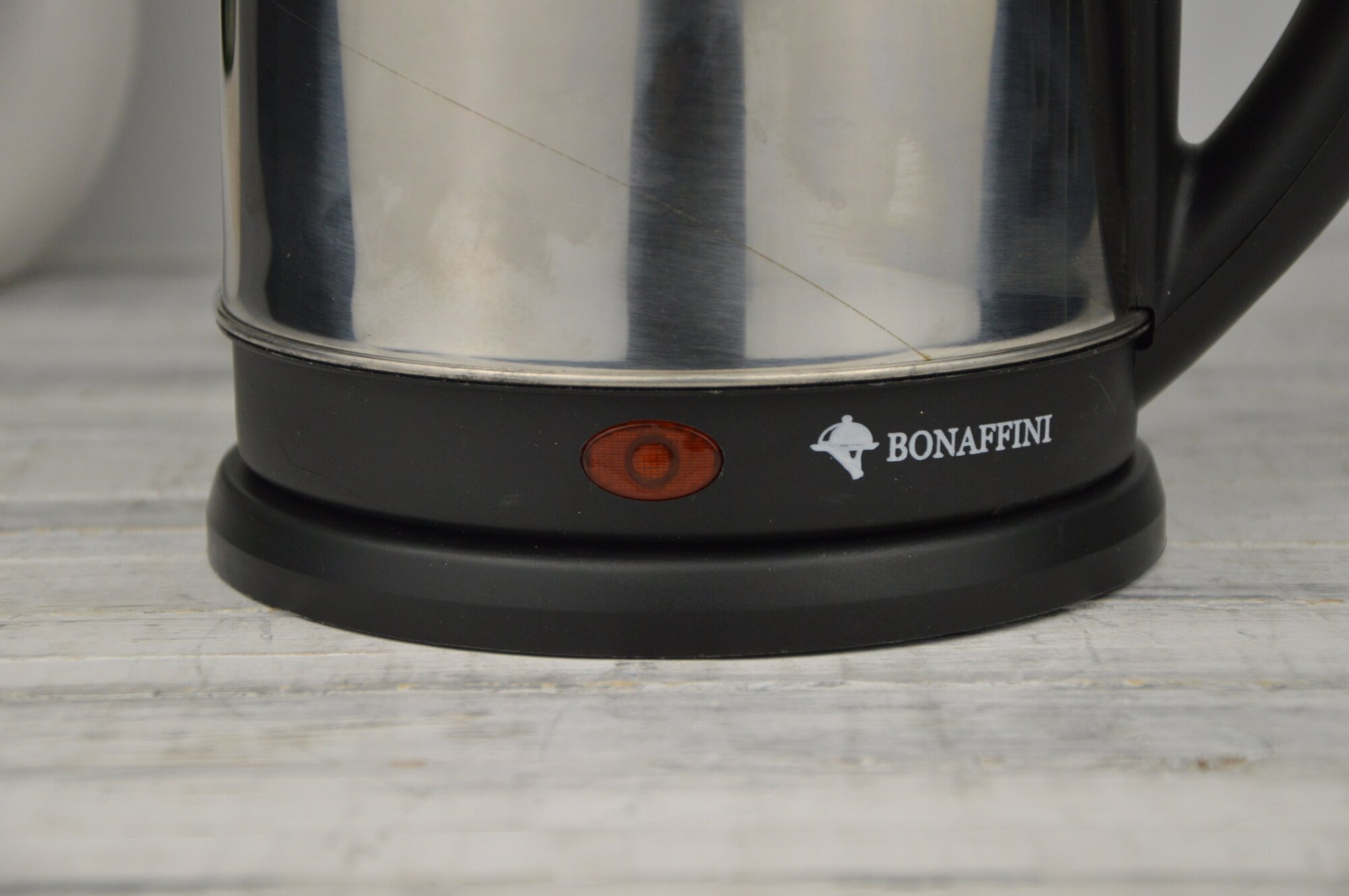 Электрический чайник Bonaffini ELK-0008, 1,8л, 1500 Вт, диск, металл / электрочайники - фотография № 9