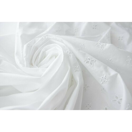 Ткань белое шитье с цветками (наполовину)