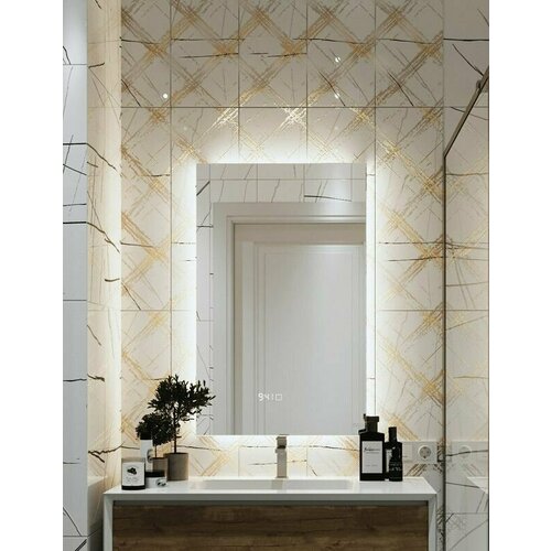 Зеркало QTR 70*50 с нейтральной LED-подсветкой и часами