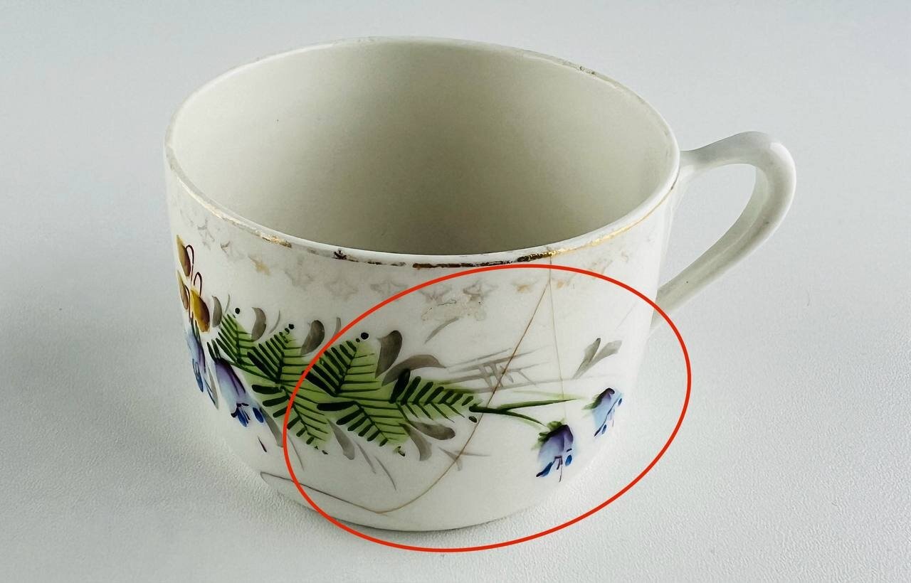 фото Старинная чайная чашка "Васильки". Костяной фарфор Коминтерн. Ранние советы. СССР, 1930-е.