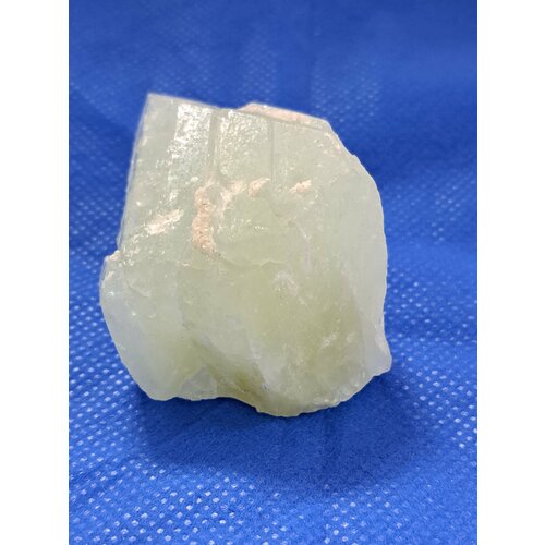 Датолит, сросток кристаллов