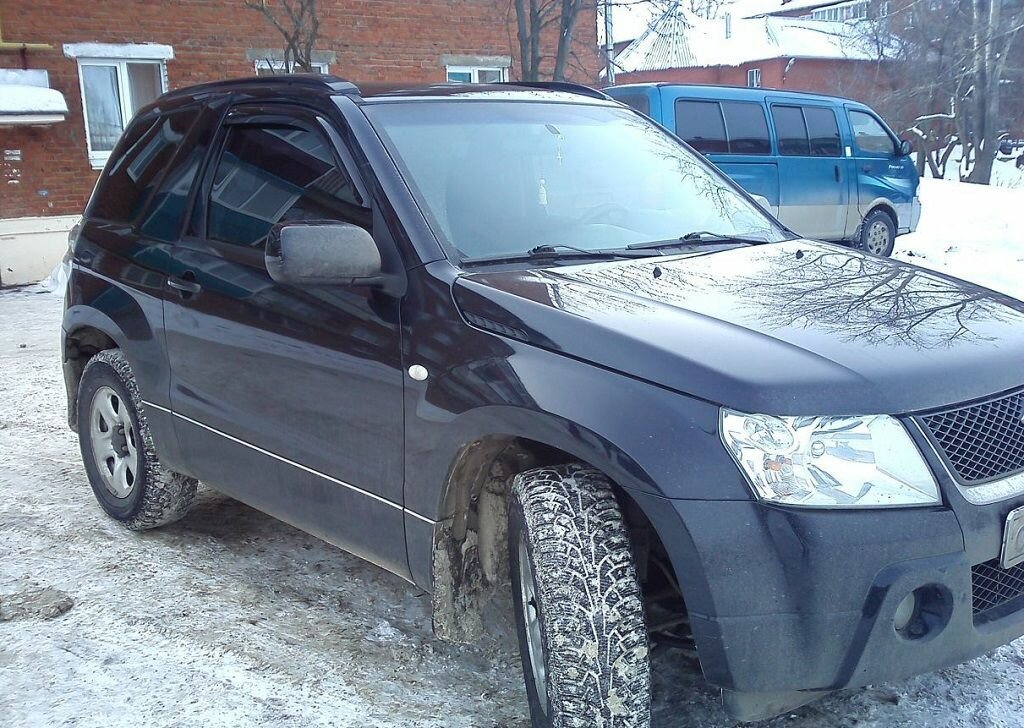 Дефлекторы боковых окон для Suzuki Grand Vitara 2 (Сузуки Гранд Витара) 3-х дверный 2005-2015, ветровики на двери автомобиля, Cobra Tuning