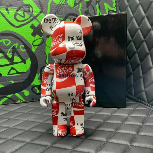 Игрушка Bearbrick Coca Cola Красно белая 28см Atmos игрушка bearbrick микки маус 28см