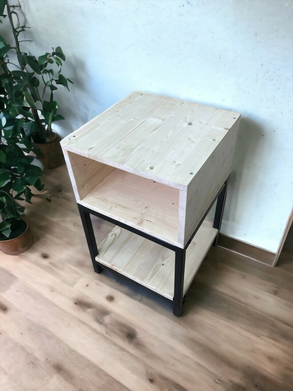 фото Тумба прикроватная лофт из массива хвои (60х40х40 см)