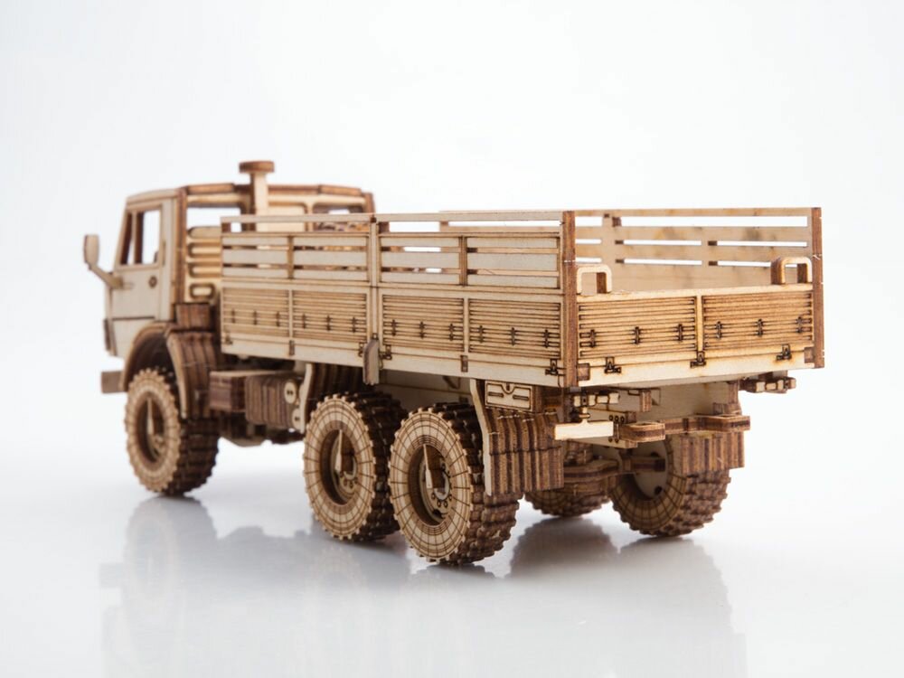 Baumi Сборная модель из дерева КАМАЗ-4310 Бортовой, 1/35 — фото 1