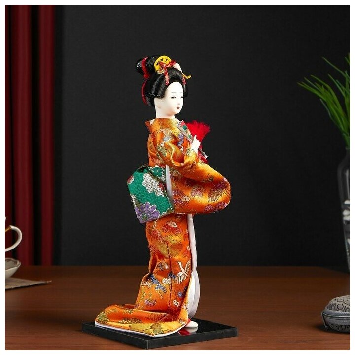 Кукла коллекционная "Гейша в оранжевом кимоно с веером"