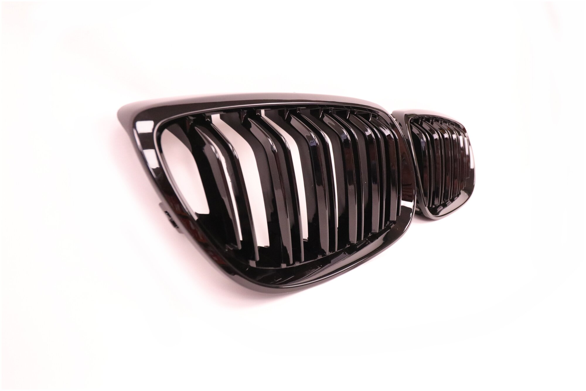 Решетки радиатора BMW E92 2010-2013 M3 стиль ноздри черные глянцевые горбатые сдвоенные