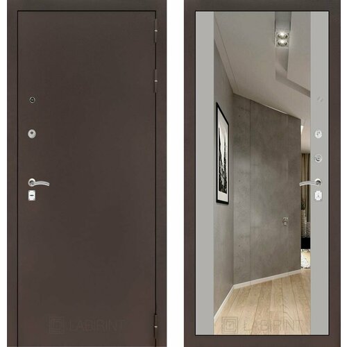 Входная дверь Labirint Classic Антик медный с зеркалом Максимум Грей Софт (Серый светлый) 880x2050, открывание левое