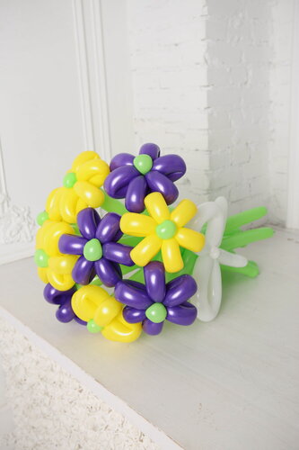 Изображение товара Цветы из воздушных шаров - сиренево-желтые ромашки 9шт