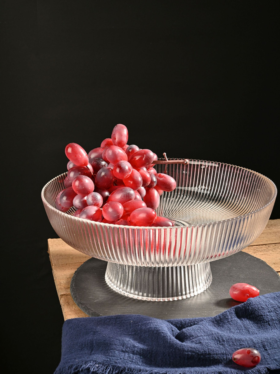 Конфетница на ножке из прочного боросиликатного стекла с рифленым узором, диаметр 20 см, для стильной подачи сладостей — фото 1