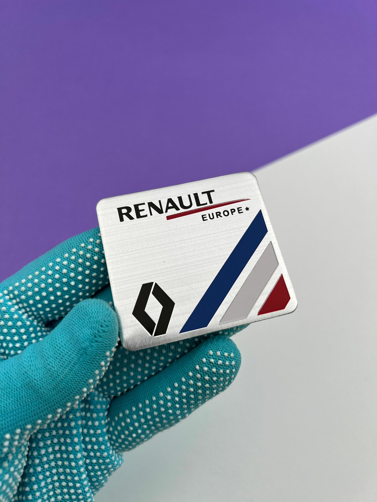 Наклейка алюминиевая эмблема Renault надпись Рено