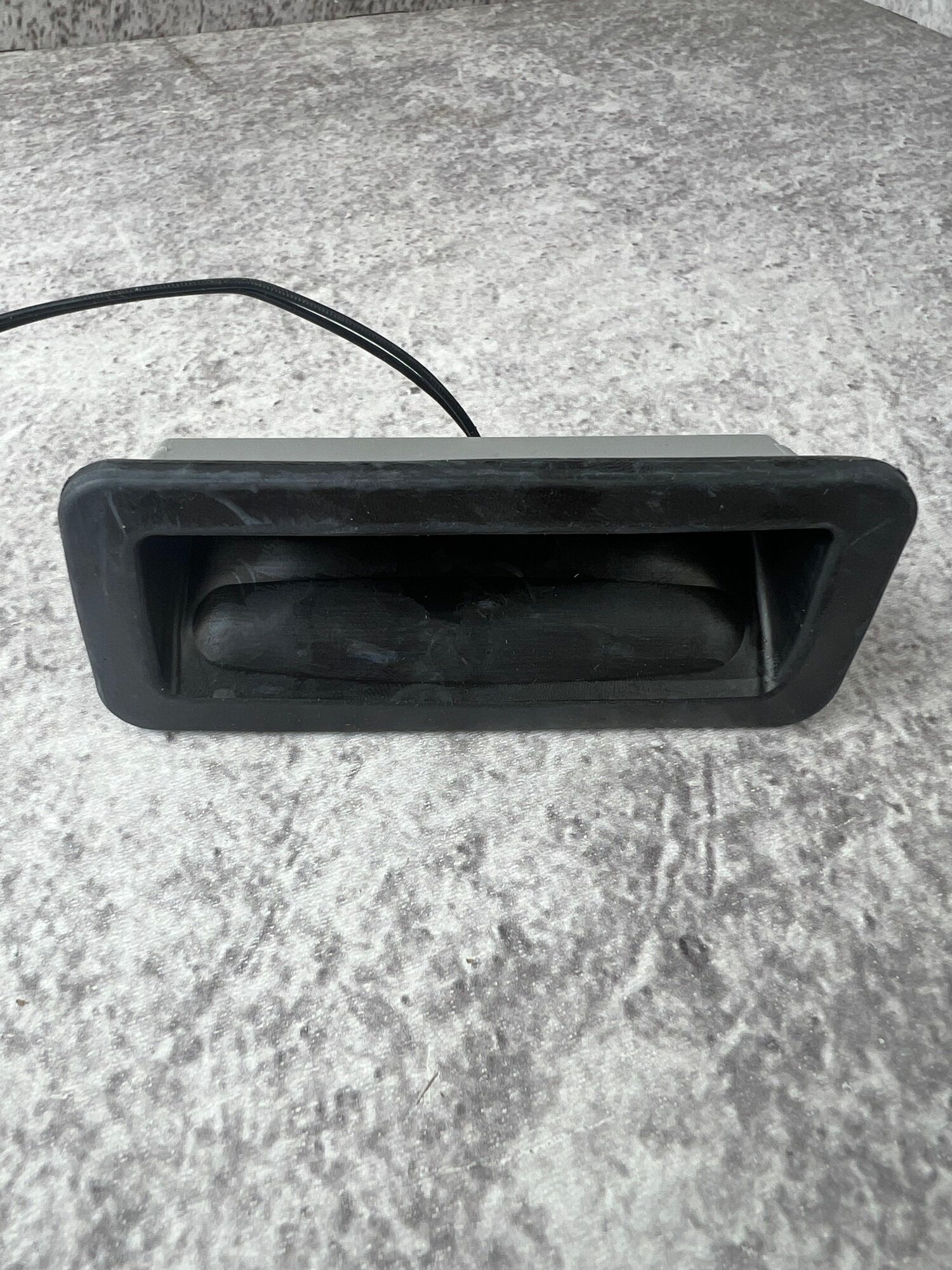 Кнопка открывания багажника для Ford Focus 2. Артикул : 3M5119B514AC. Так же для S-MAX, Mondeo, Fiesta, Galaxy. — фото 1