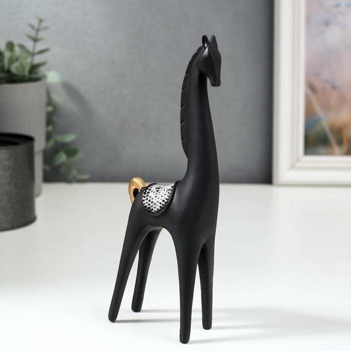 Сувенир полистоун "Чёрный конь с золотой гривой" 18,5х6,8х3,3 см