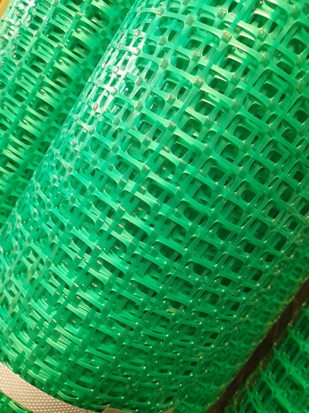 Сетка садовая заборная пластиковая ячейка 20х20мм ширина 1200мм длина 11м. Цвет лесной зеленый