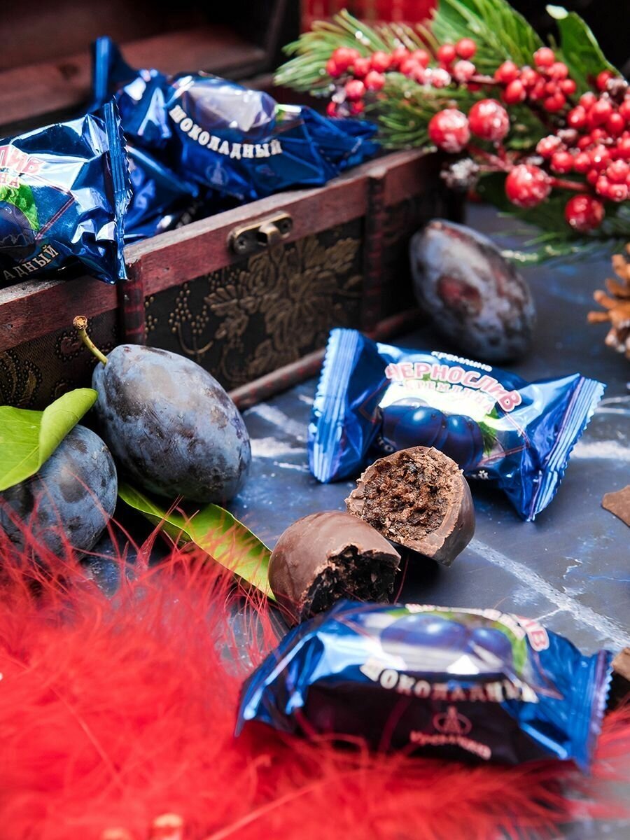Конфеты из сухофруктов Чернослив шоколадный в подарочном наборе - "Сундук сокровищ"к, 600 гр - фотография № 3