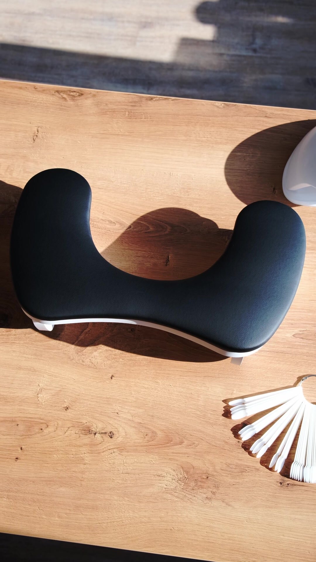 Подставка для рук маникюрная Бабочка Total Black — фото 1