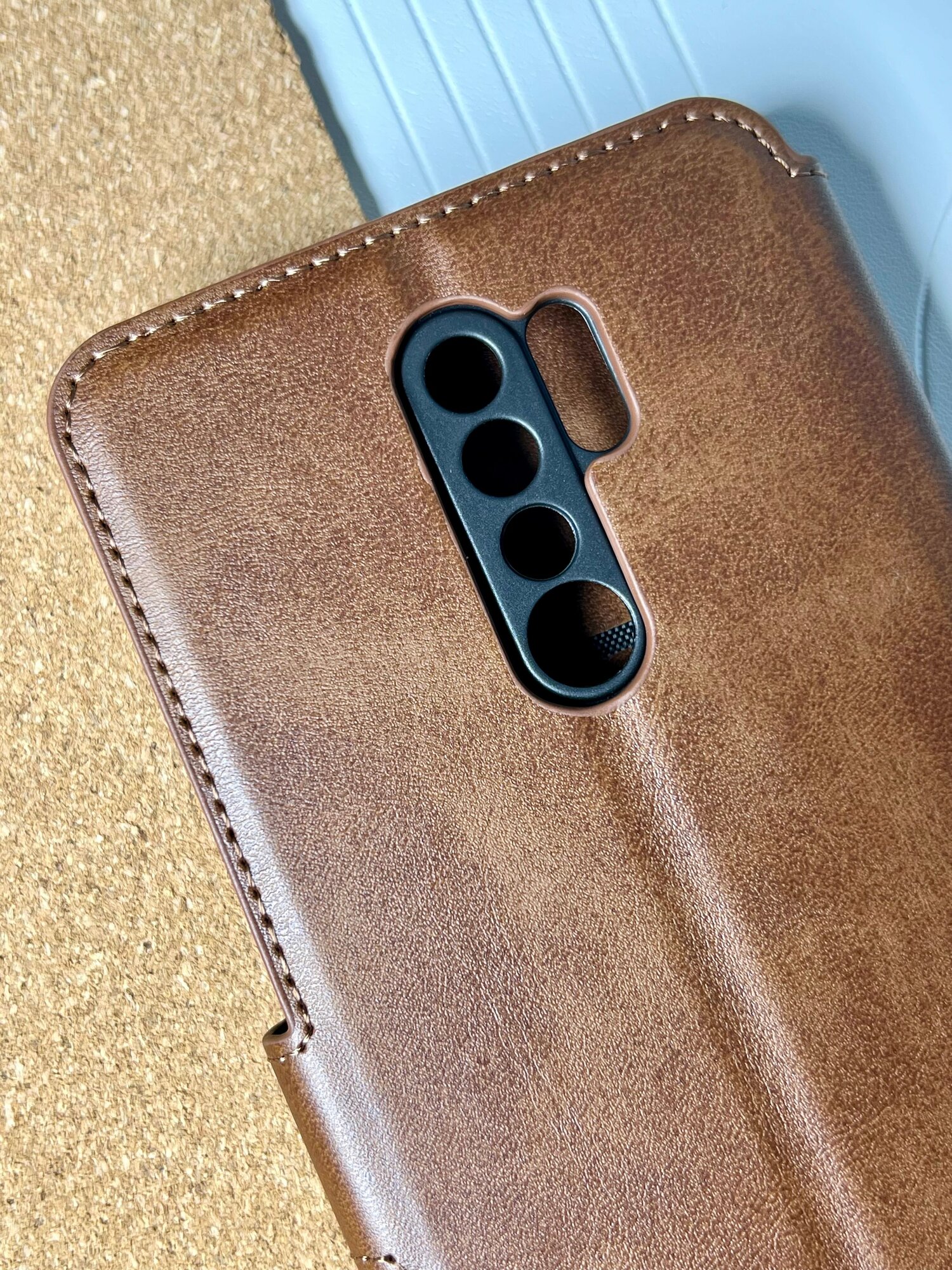 Чехол книжка для Xiaomi Redmi 9 кожаный с магнитной застежкой / Сяоми Редми 9, с функцией подставки, коричневый — фото 1