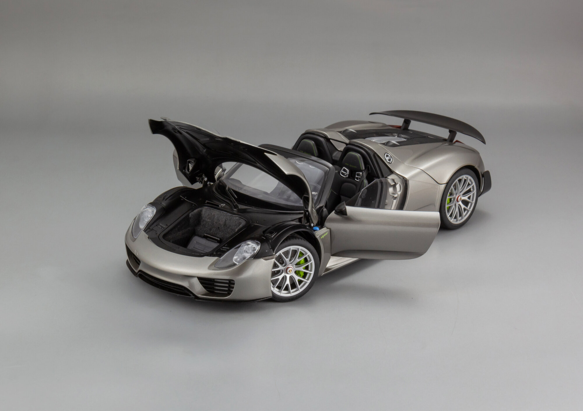 1:18 Porsche 918 Spyder Weissach Package 2013, Коллекционная масштабная модель от AUTOart — фото 1