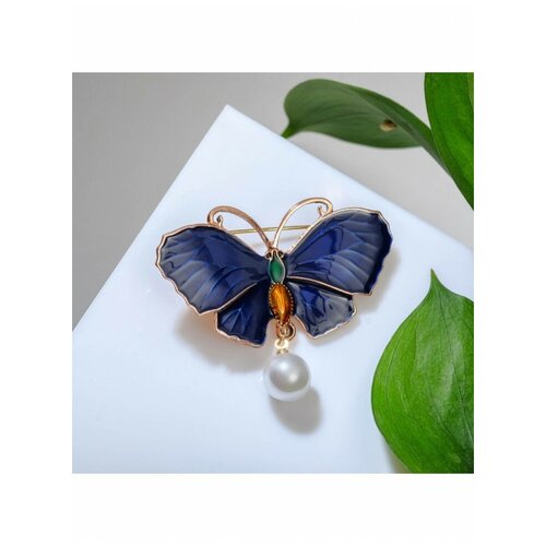 фото Брошь эффектная эксклюзив топ бабочка парящая с бусиной цвет бело синий в чернёной меди queen fair-tm