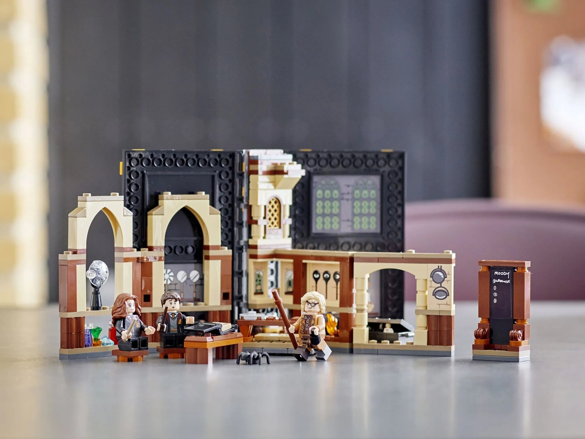 Конструктор LEGO Harry Potter 76397 "Учёба в Хогвартсе: Урок защиты" - фото №16