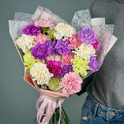 Изображение товара Букет из 25 гвоздик микс в стильной упаковке. «365 Поводов» - живые цветы с доставкой