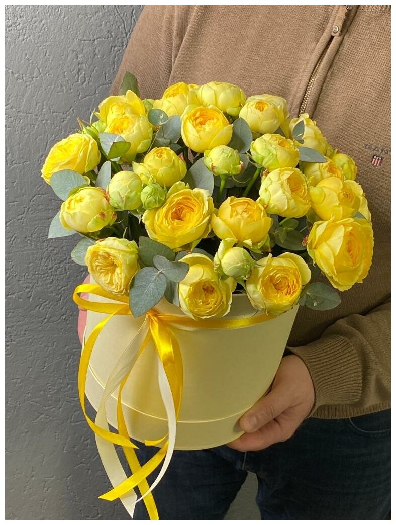 Цветы в коробке из пионовидных роз Пиони Баблс. 038