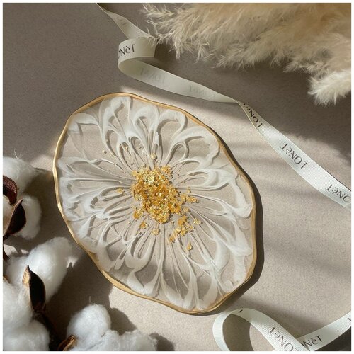 Декоративная тарелка LONET поднос под украшения как декор для дома и подарочная посуда для дома из эпоксидной смолы в белом цвете 2100₽