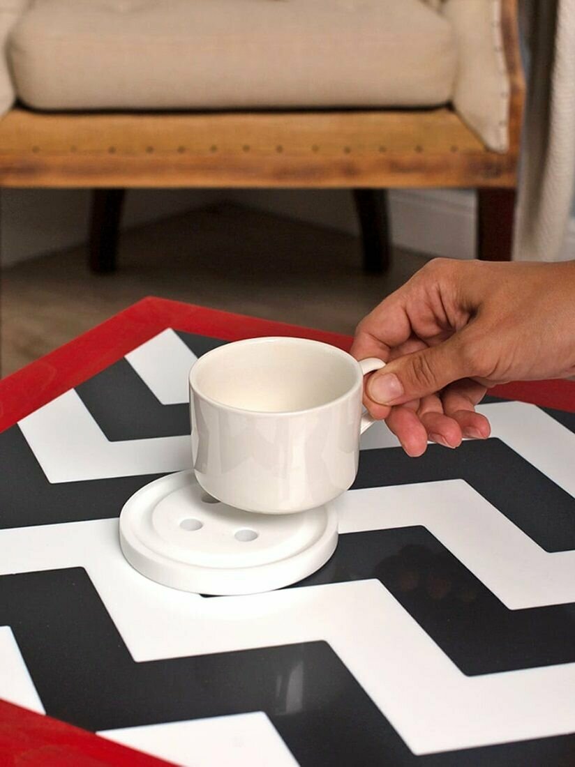 фото Подставка под кружку круглая белая "Пуговица" из искусственного камня / Подставка под горячее / Бирдекель для кружек