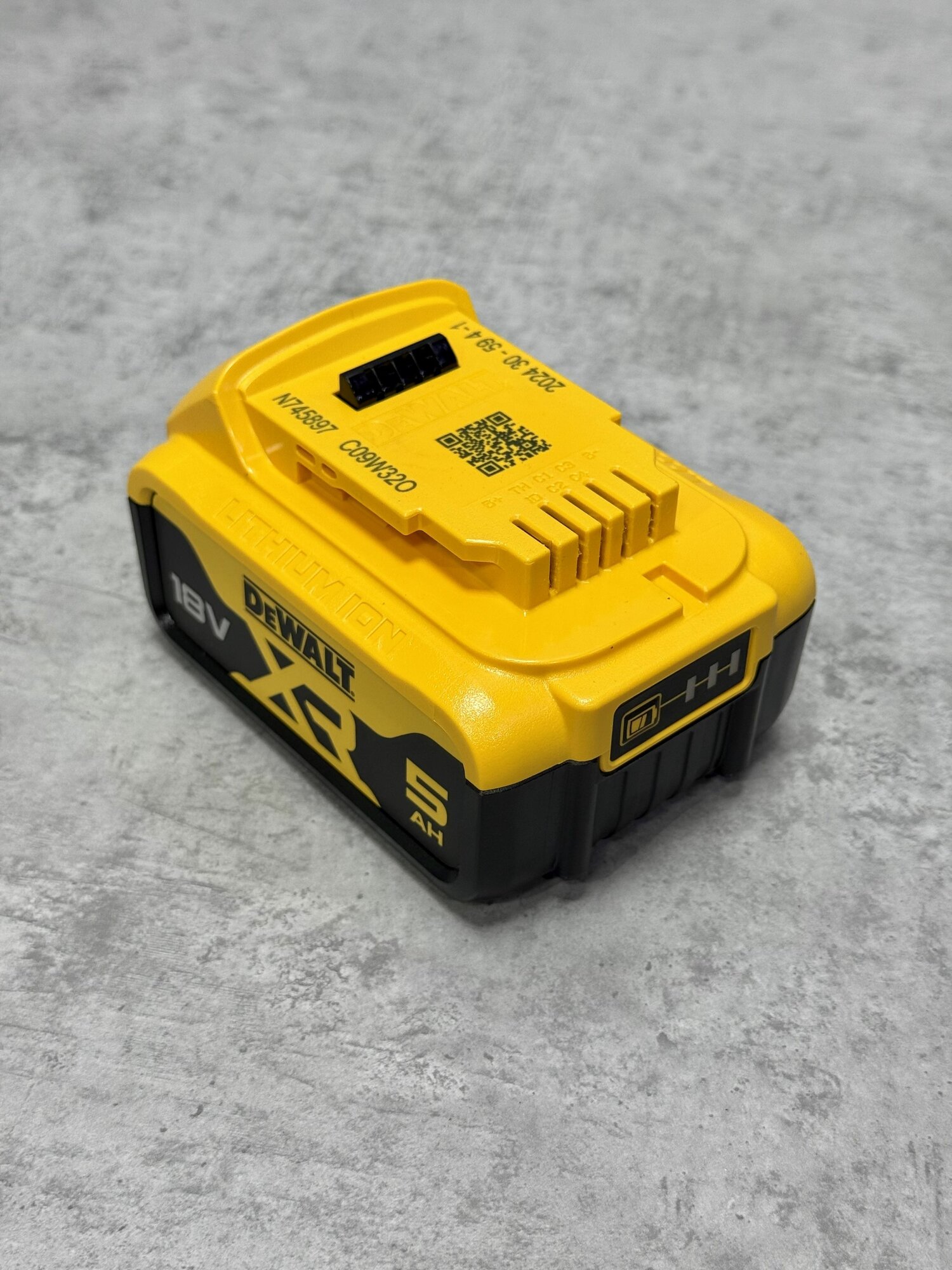 Аккумулятор DeWalt DCB184 Li-Ion, 18В, оригинал 5 Ач; без упаковки! — фото 1