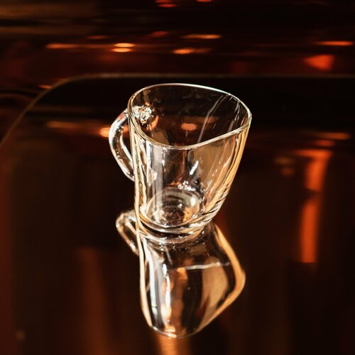 Подарочная чайная чашка серии Хмельное стекло