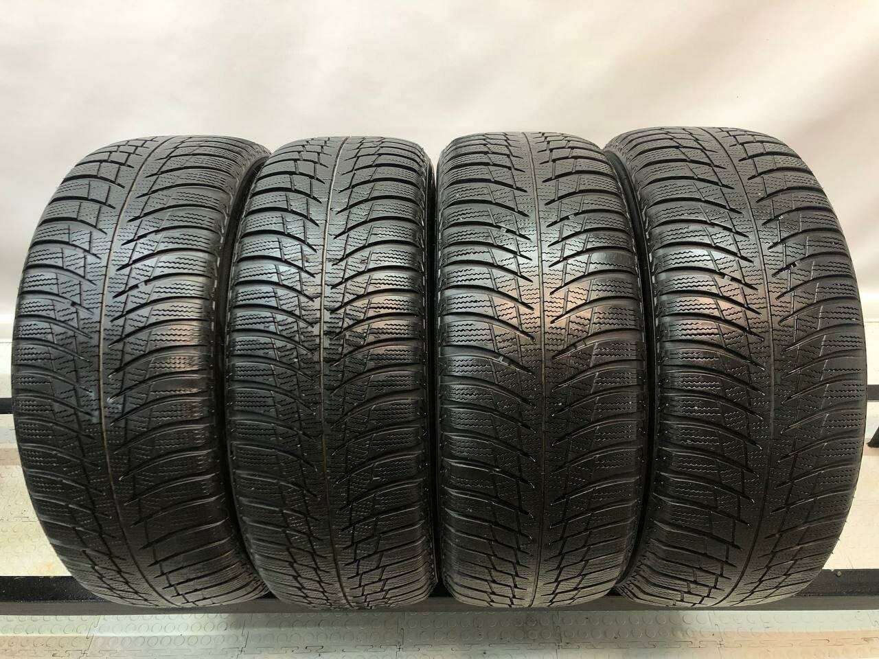 Bridgestone Blizzak LM001 205/55 R16 БУ Шины Зимние