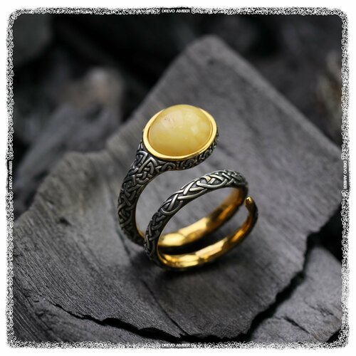Кольцо Серебряное кольцо с янтарной вставкой, серебро, 925 проба, золочение, янтарь, размер 17, золотой, серебряный