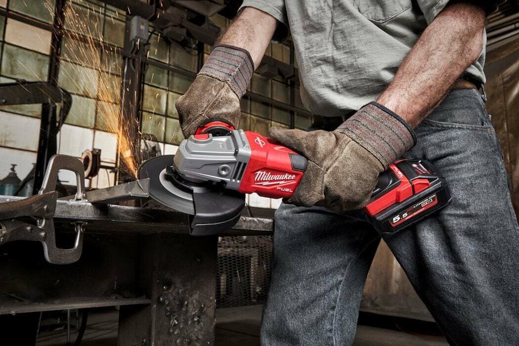 Аккумуляторная угловая шлифмашина Milwaukee M18 FHSAG125XB-0X, 18 В, 125 мм, 9000 об/мин, без АКБ и ЗУ, в кейсе, - фото №10