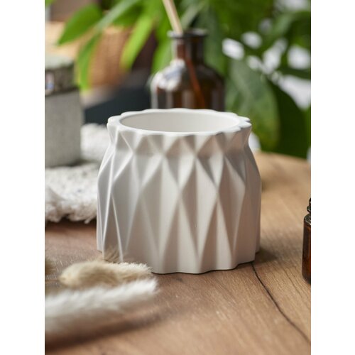 Ваза гипсовая граненная 2007