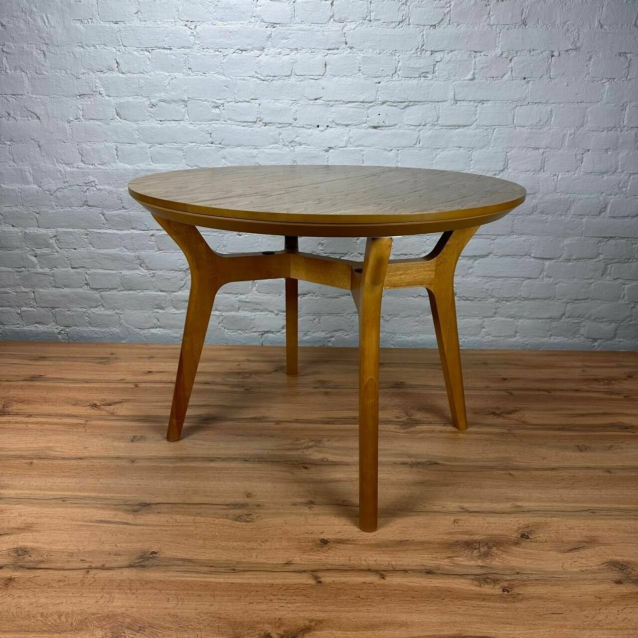 Обеденный стол Фиджи деревянный коричневый. Круглый, Раздвижной 100-135 x 100 x 76 см, страна-изготовитель Россия