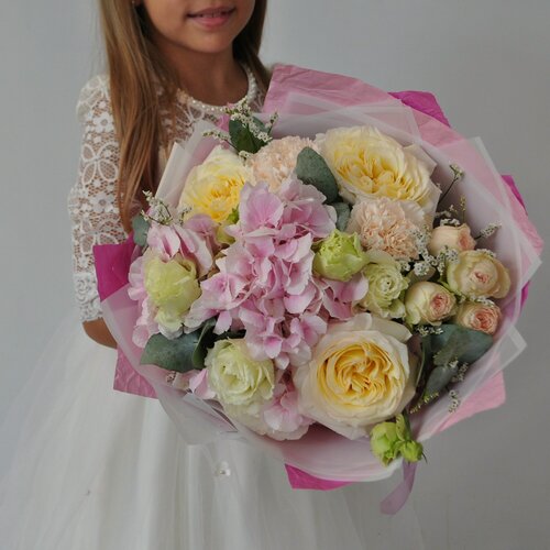 Изображение товара Букет для девочки Гортензия и пионовидные розы «Облачко нежности»