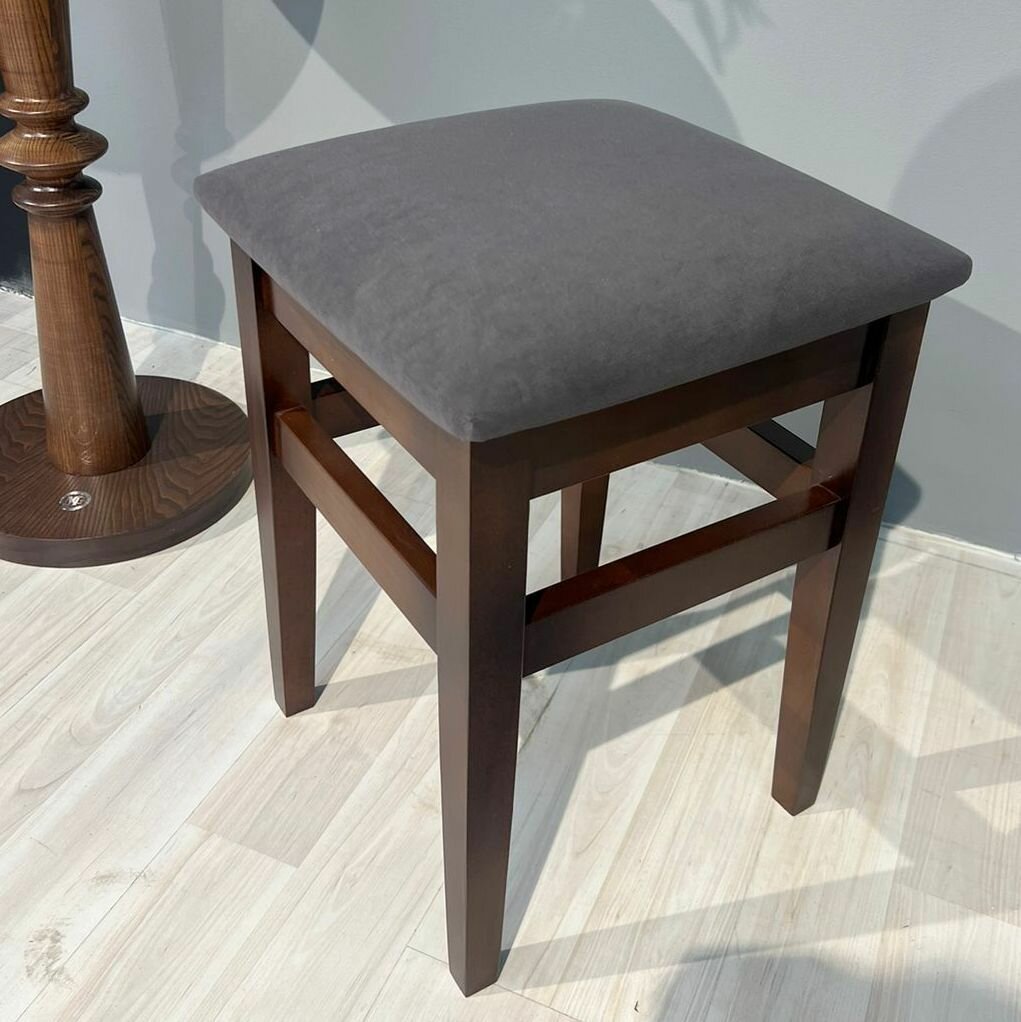 Картинки Комплект табуретов , массив бука