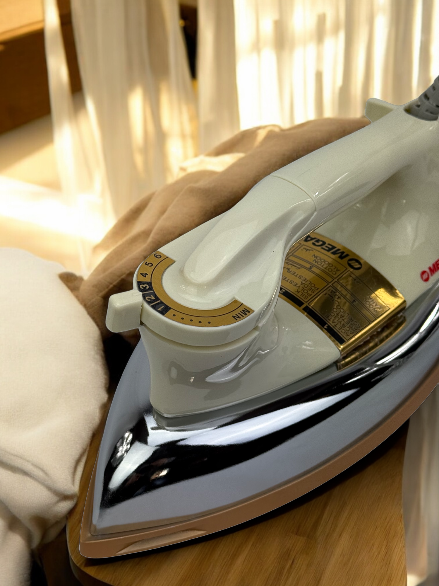 Утюг для глажки MEGA 1200W — фото 1