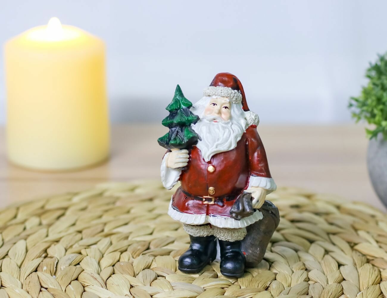 Декоративная фигура санта С сюрпризами: ёлочка И подарки полистоун 11 см Due Esse Christmas XNA16003411-1