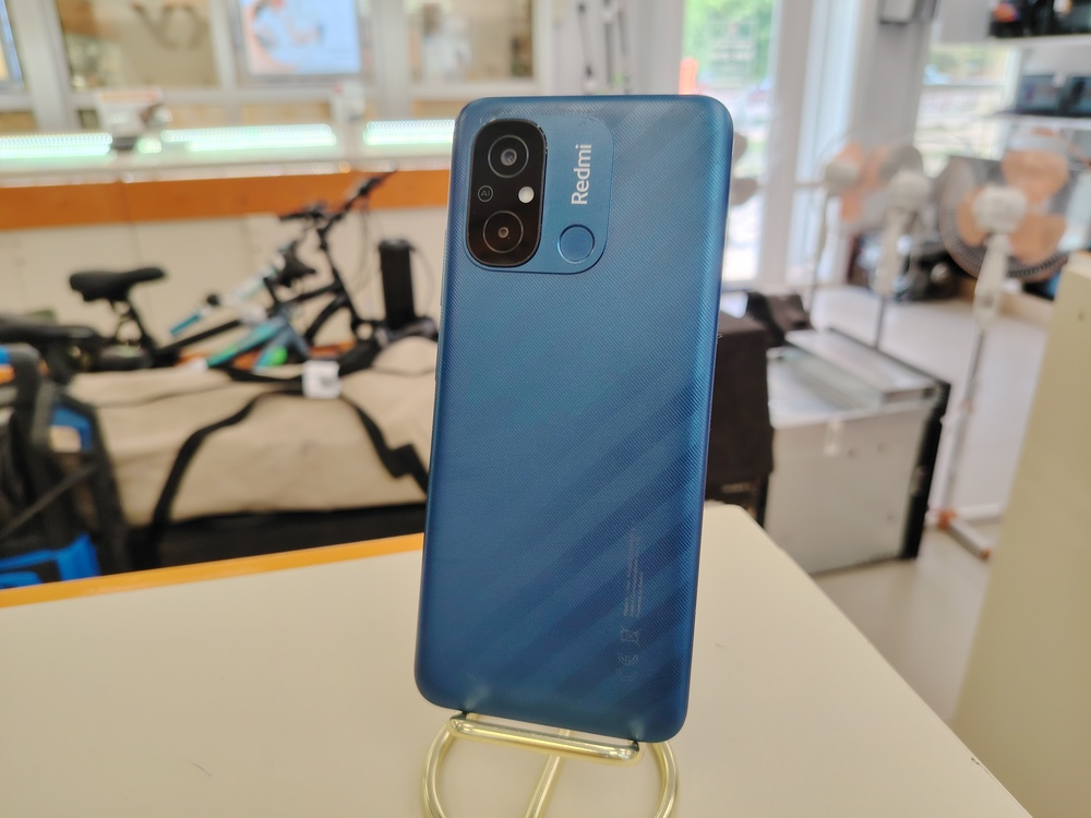 Смартфон Xiaomi Redmi 12C 3/64 ГБ RU, 2 nano SIM, синий океан, Б/У, Уценка