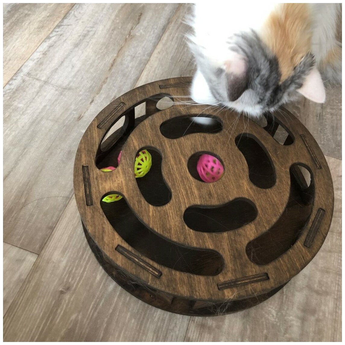 Игрушка для кошек и котят с шариками лабиринт развивающая круглая - фотография № 10