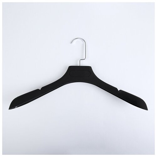 --- Вешалка-плечики для одежды, размер 40-42, покрытие soft-touch, цвет чёрный