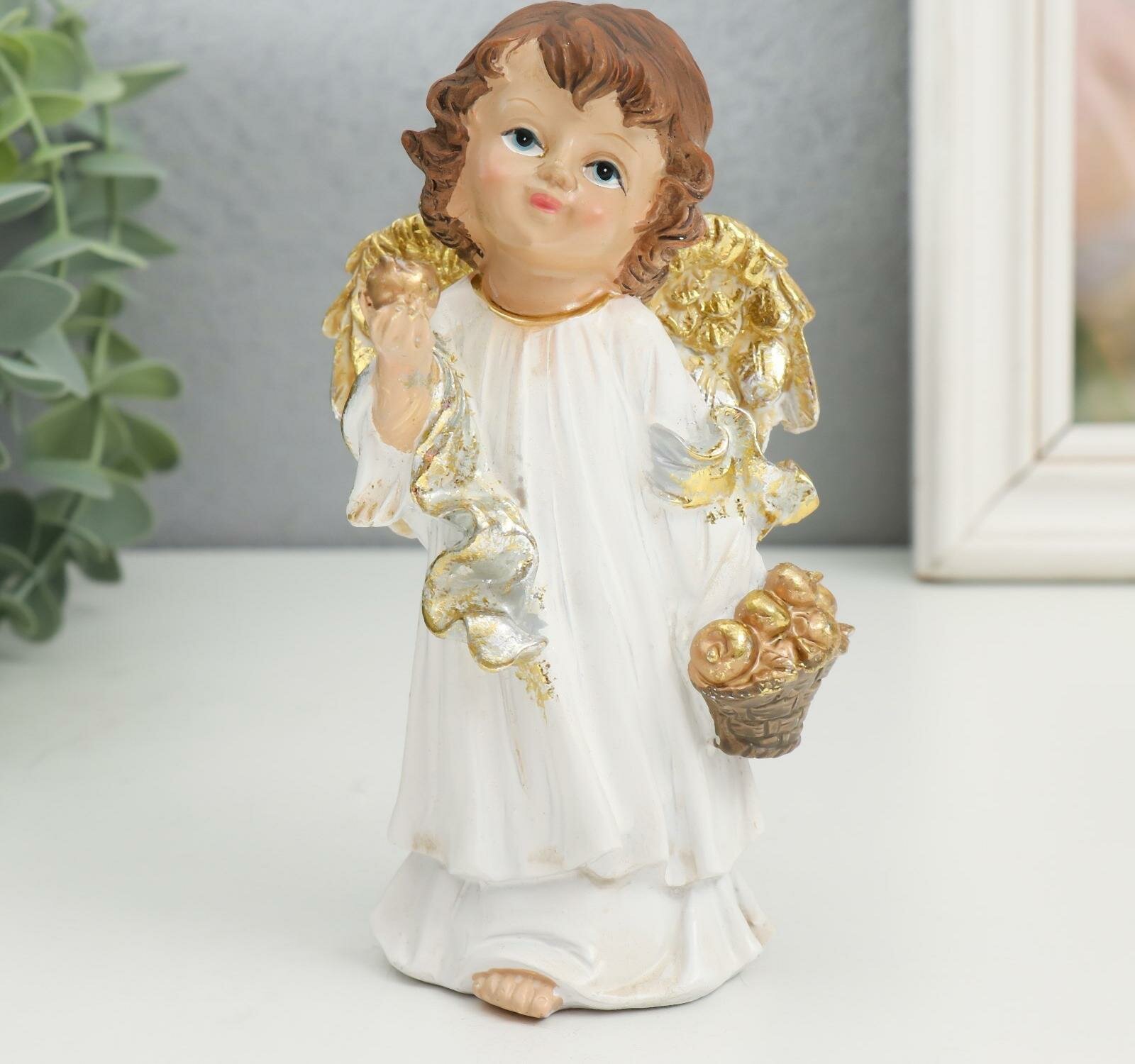 Сувенир полистоун "Ангел в бежевом платье, с золотыми яблоками" золотые крылья 7х7,5х14,5 см 94915